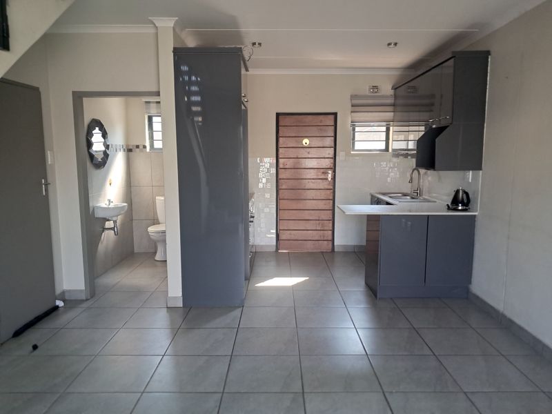 Secure Double-Story Family Home for Sale – Estate Living at Its Finest!  Looking for the perfect - Photo 7