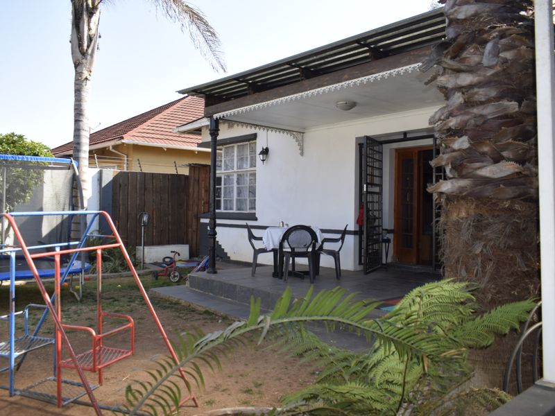 3 Bedrooms  home plus flatlet for sale in Boksburg central - Photo 2