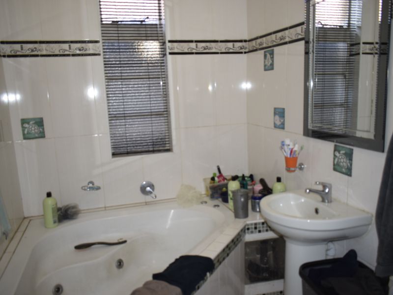 3 Bedrooms  home plus flatlet for sale in Boksburg central - Photo 5