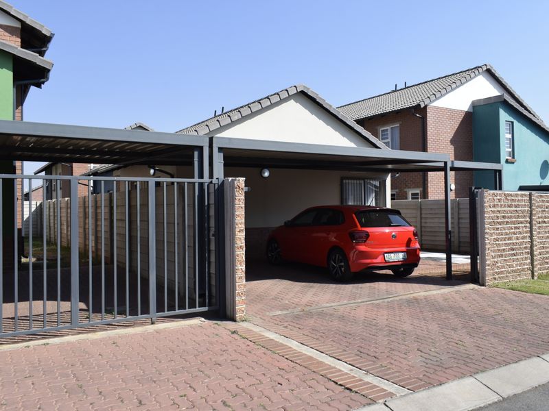 Modern 3 bedroom property for sale in Parkdene - Photo 3