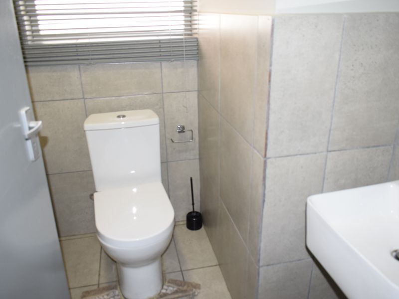 Modern 3 bedroom property for sale in Parkdene - Photo 10