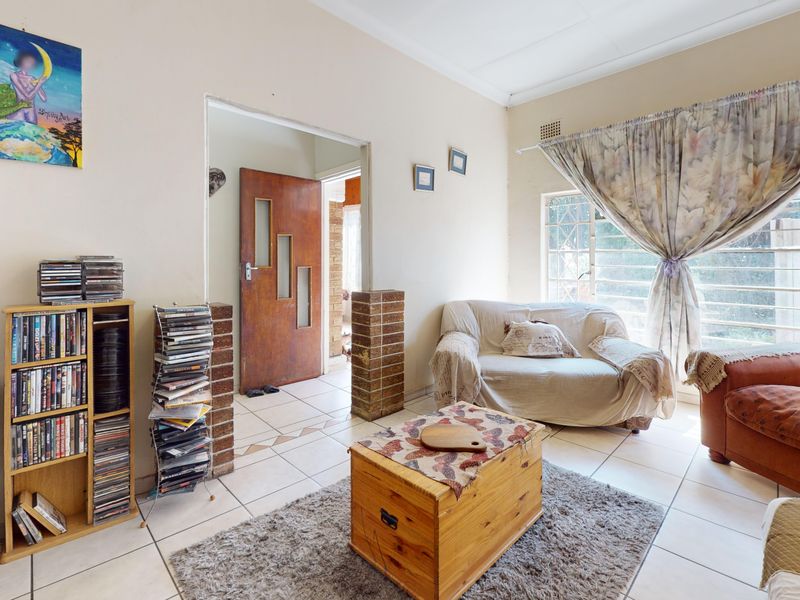 4 Bed home - Photo 1