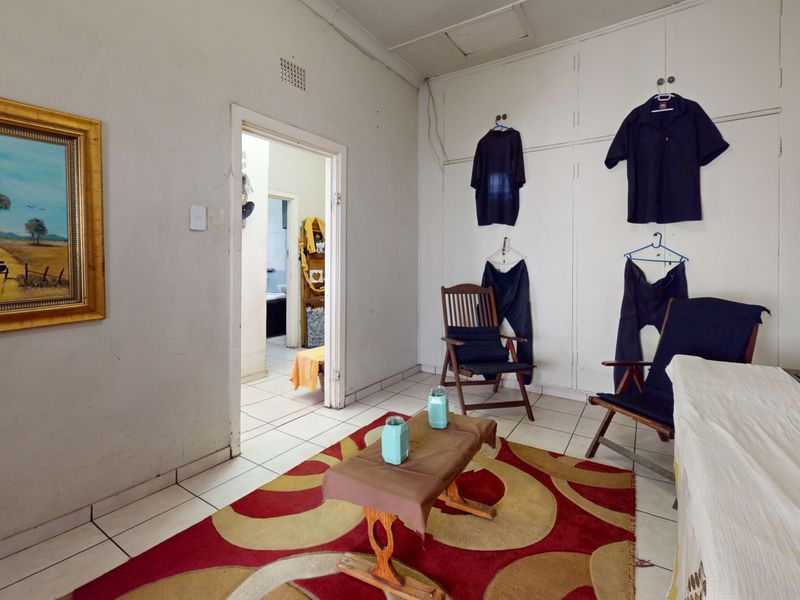 4 Bed home - Photo 10