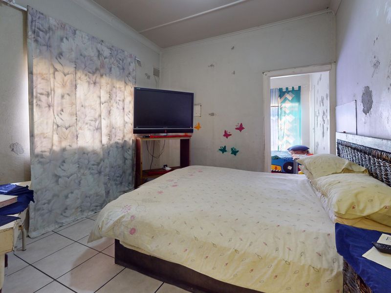 4 Bed home - Photo 8