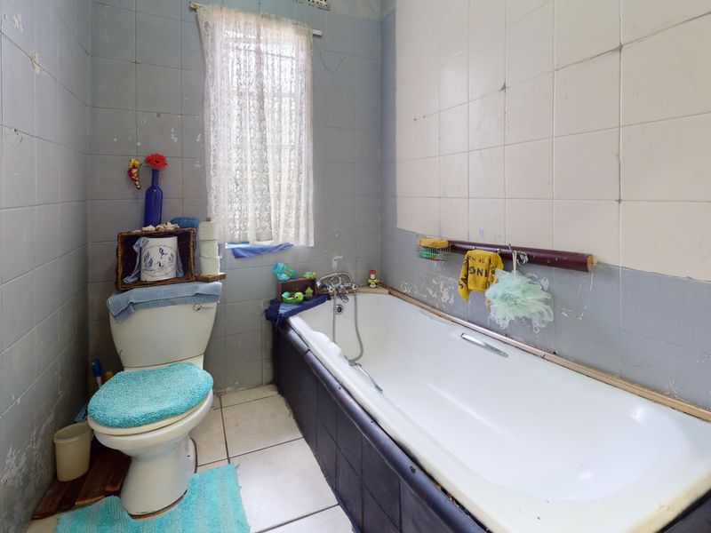 4 Bed home - Photo 5