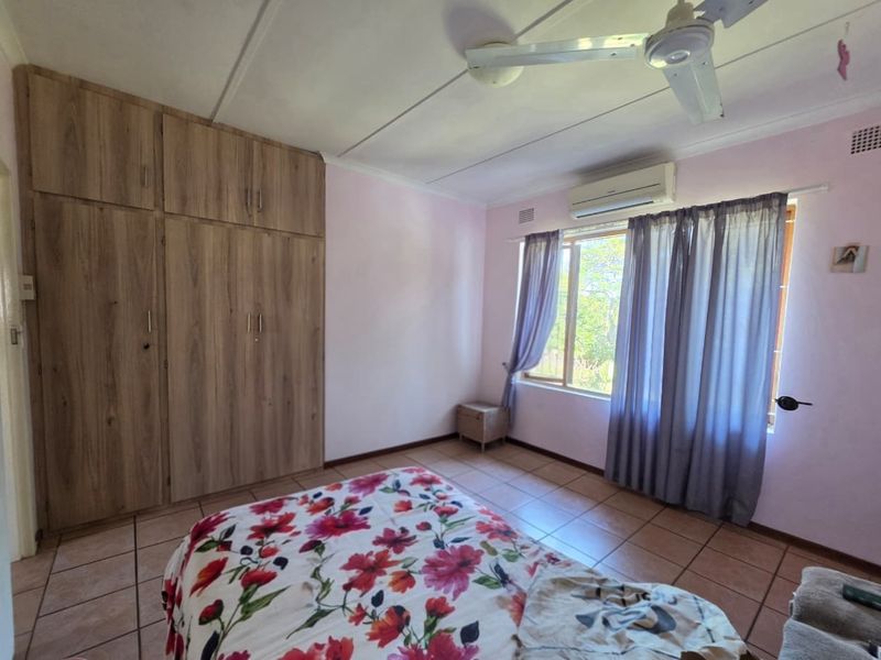 Spacious 3-Bedroom Family Home with Pool & Entertainment Area - Photo 10