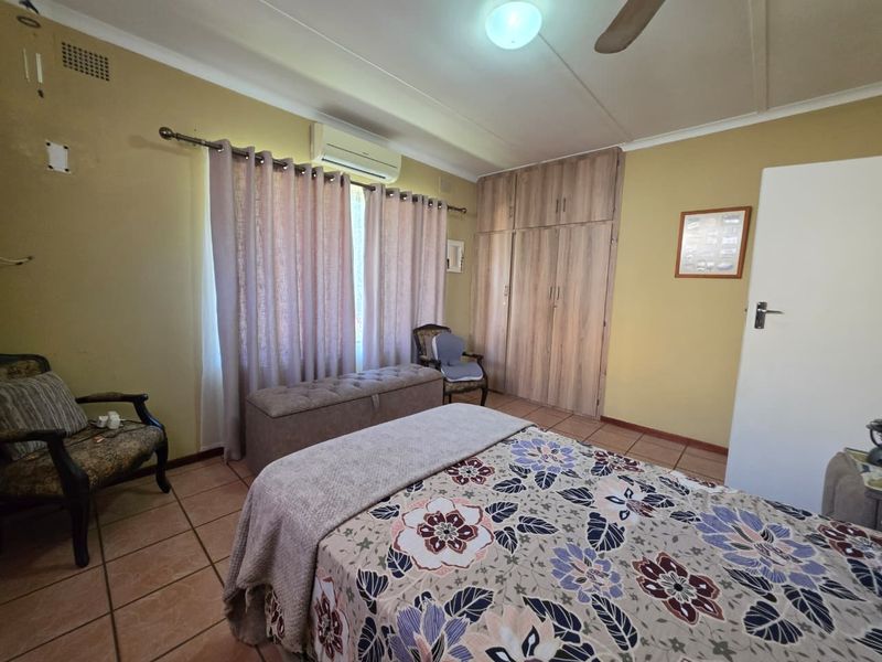 Spacious 3-Bedroom Family Home with Pool & Entertainment Area - Photo 9