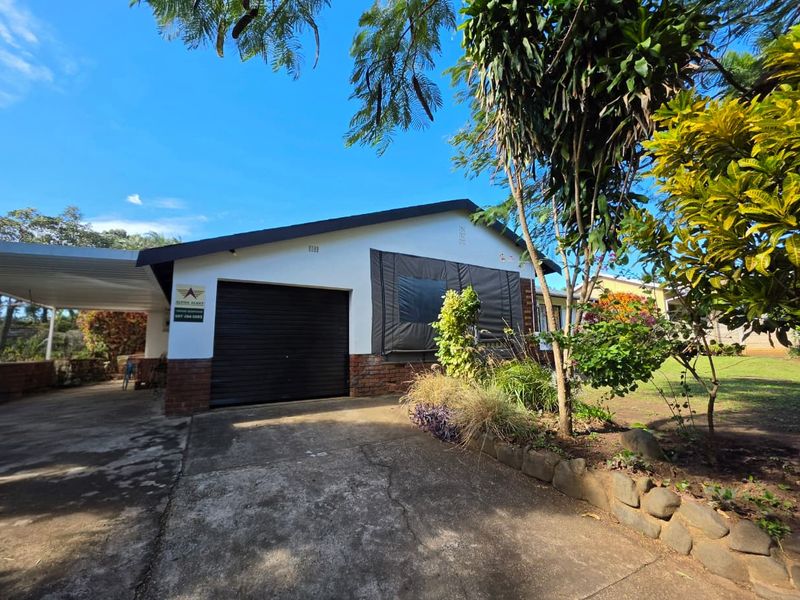 Spacious 3-Bedroom Family Home with Pool & Entertainment Area - Photo 2