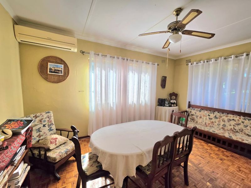 Spacious 3-Bedroom Family Home with Pool & Entertainment Area - Photo 6