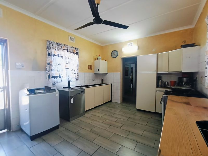 Spacious Home Offering Comfort, Flexibility and Convenience - Photo 5
