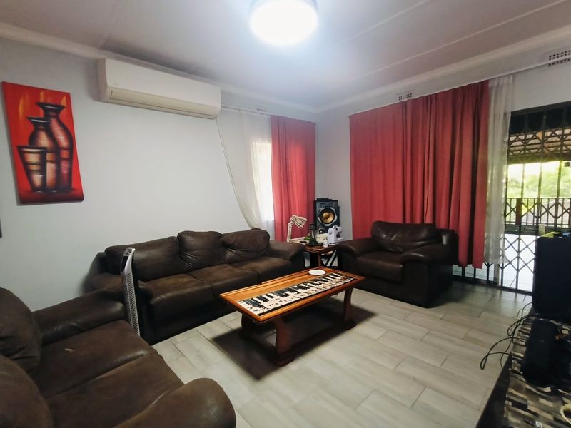 Spacious Home Offering Comfort, Flexibility and Convenience - Photo 7