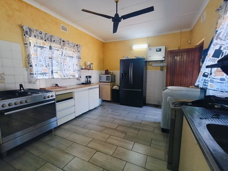 Spacious Home Offering Comfort, Flexibility and Convenience - Photo 4