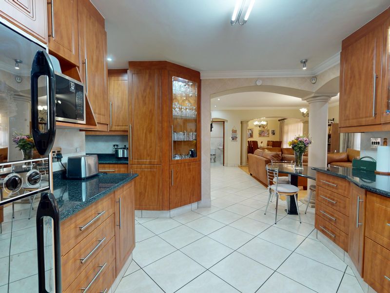 Modern 4 Bedroom cluster for sale n Bartlett. - Photo 8