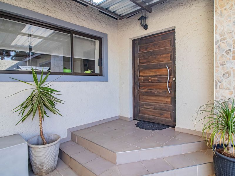 Modern 4 bedroom  Family home with Luxury Finishes. - Photo 5