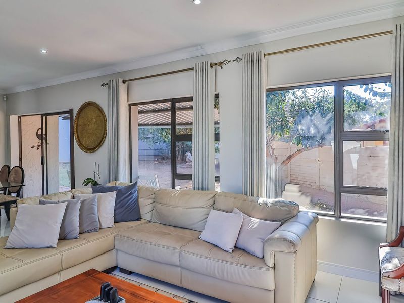 Modern 4 bedroom  Family home with Luxury Finishes. - Photo 8