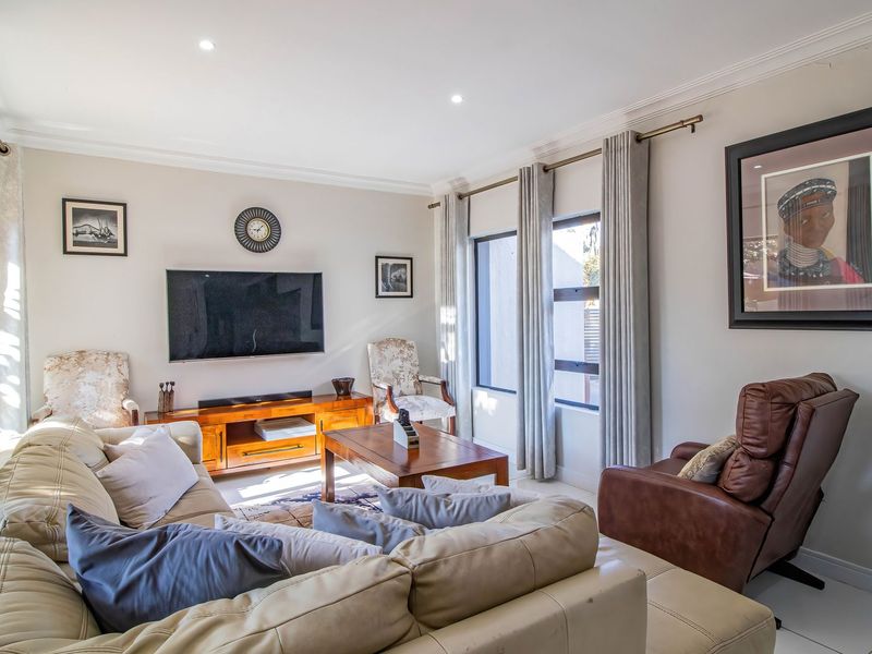 Modern 4 bedroom  Family home with Luxury Finishes. - Photo 7