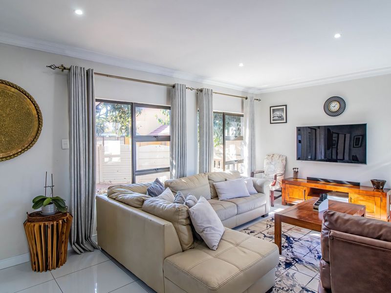 Modern 4 bedroom  Family home with Luxury Finishes. - Photo 6
