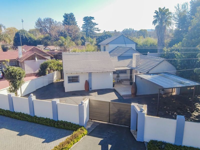 Modern 4 bedroom  Family home with Luxury Finishes. - Photo 1