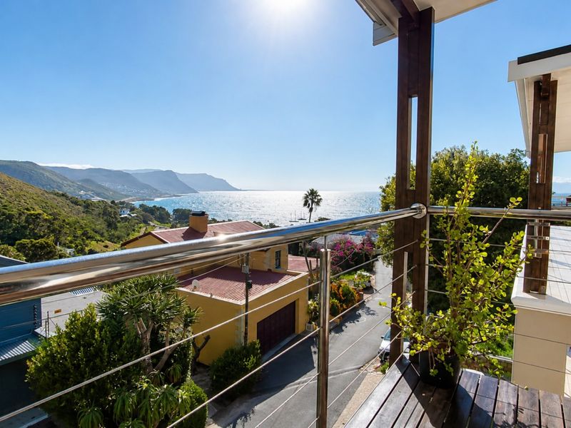 A Home Framed by Mountains, Sea and Sky - Photo 2