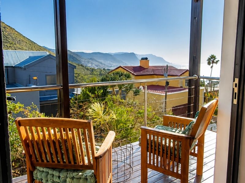A Home Framed by Mountains, Sea and Sky - Photo 8