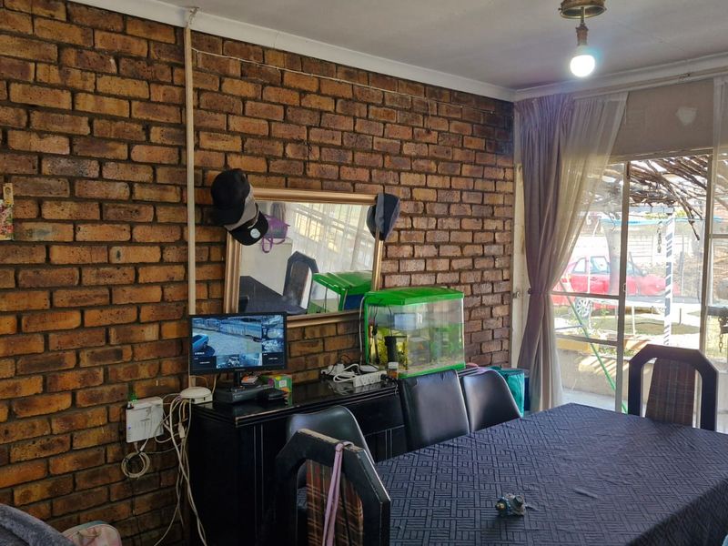 A charming 3-bedroom house in Dalpark Ext 11 is exactly the kind of property that appeals to familie - Photo 4