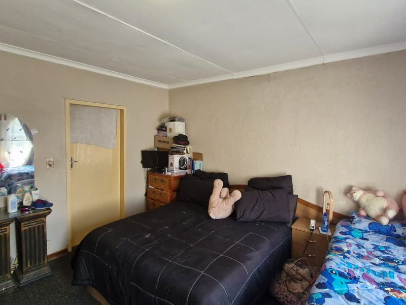 A charming 3-bedroom house in Dalpark Ext 11 is exactly the kind of property that appeals to familie - Photo 10