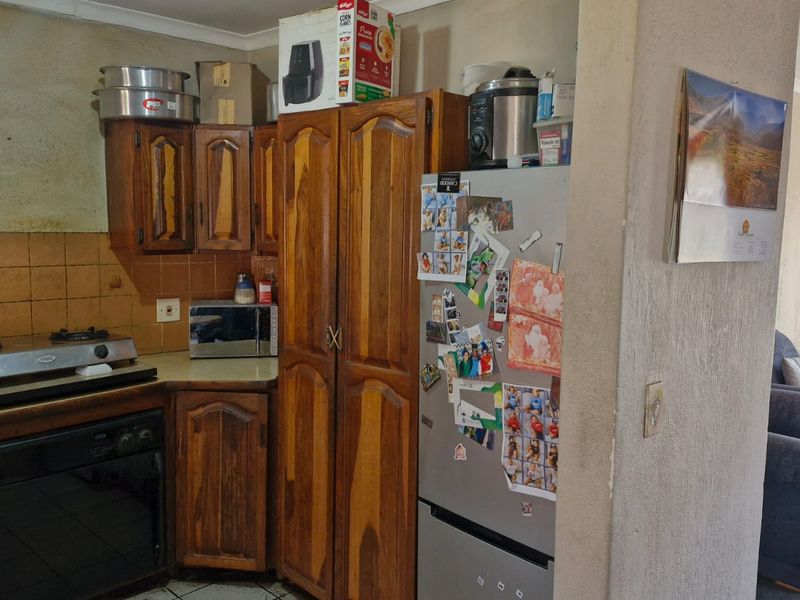 A charming 3-bedroom house in Dalpark Ext 11 is exactly the kind of property that appeals to familie - Photo 8