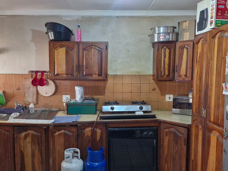 A charming 3-bedroom house in Dalpark Ext 11 is exactly the kind of property that appeals to familie - Photo 7