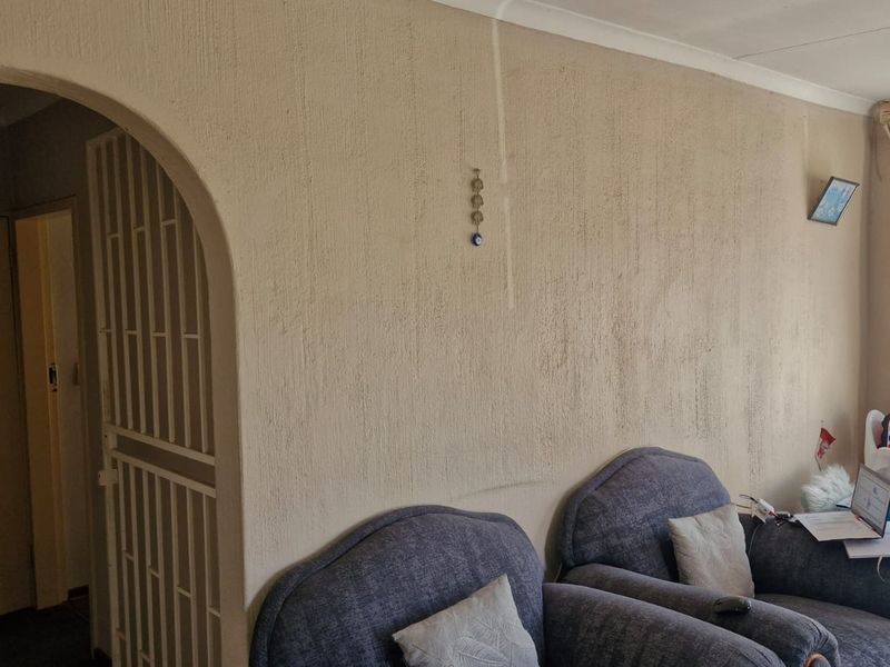A charming 3-bedroom house in Dalpark Ext 11 is exactly the kind of property that appeals to familie - Photo 6