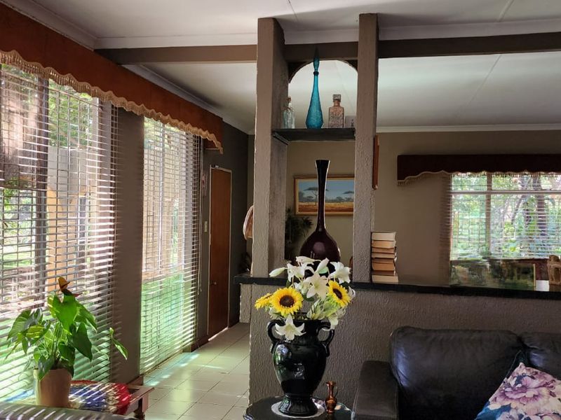 Expansive Family Retreat on a Tranquil One-Hectare Plot - Photo 8