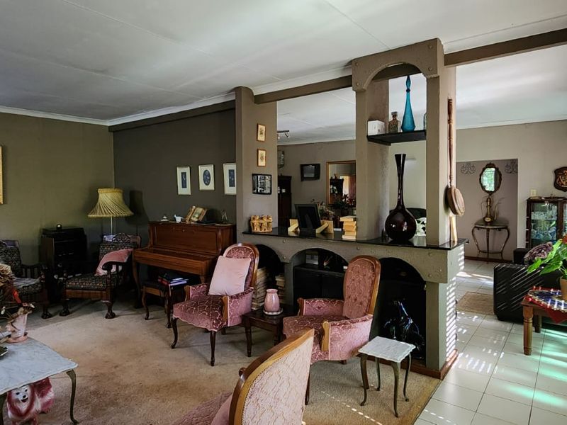 Expansive Family Retreat on a Tranquil One-Hectare Plot - Photo 7