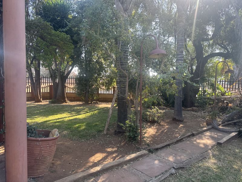 Charming Home with Income Potential in Elsburg, Germiston - Photo 2