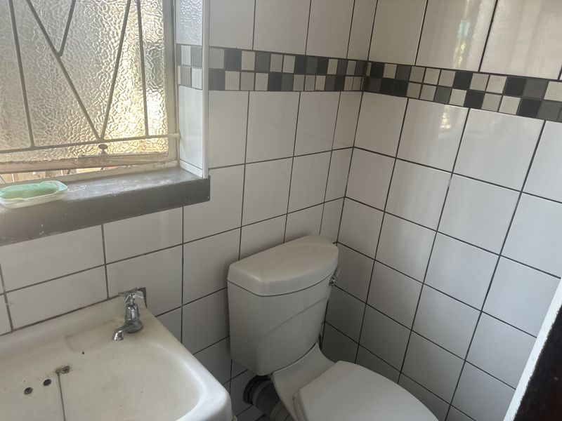 Charming Home with Income Potential in Elsburg, Germiston - Photo 10