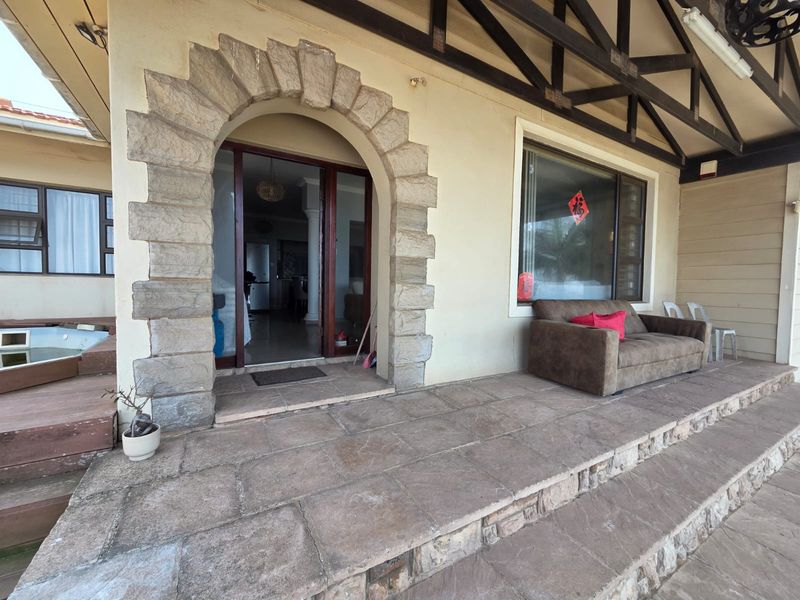 Prime Marine Drive Apartment - Photo 2
