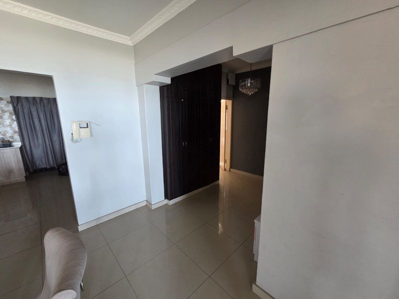 Prime Marine Drive Apartment - Photo 10