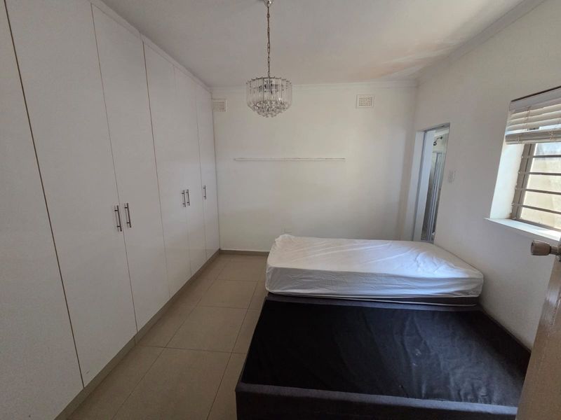 Prime Marine Drive Apartment - Photo 9