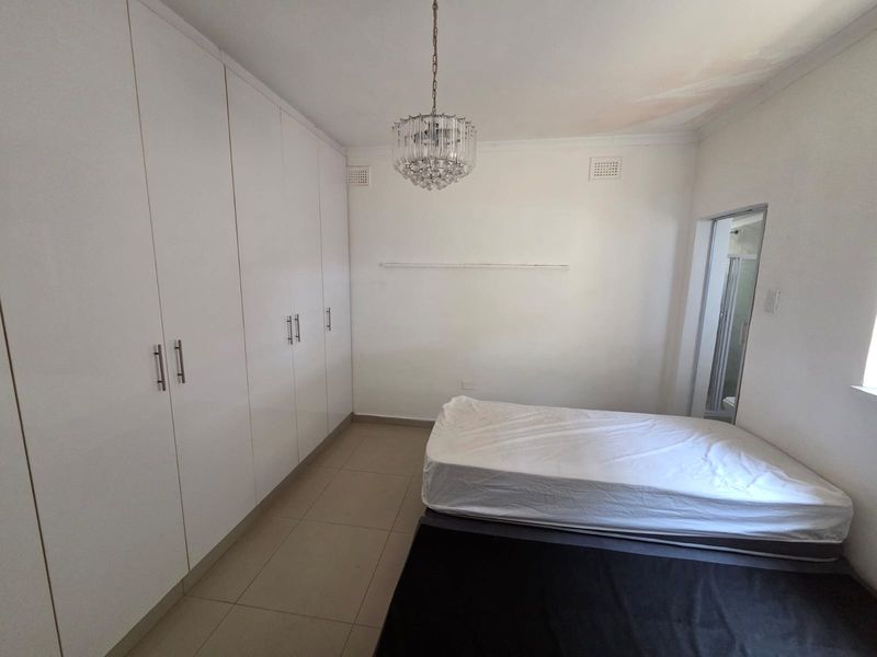 Prime Marine Drive Apartment - Photo 8