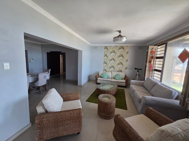 Prime Marine Drive Apartment - Photo 3