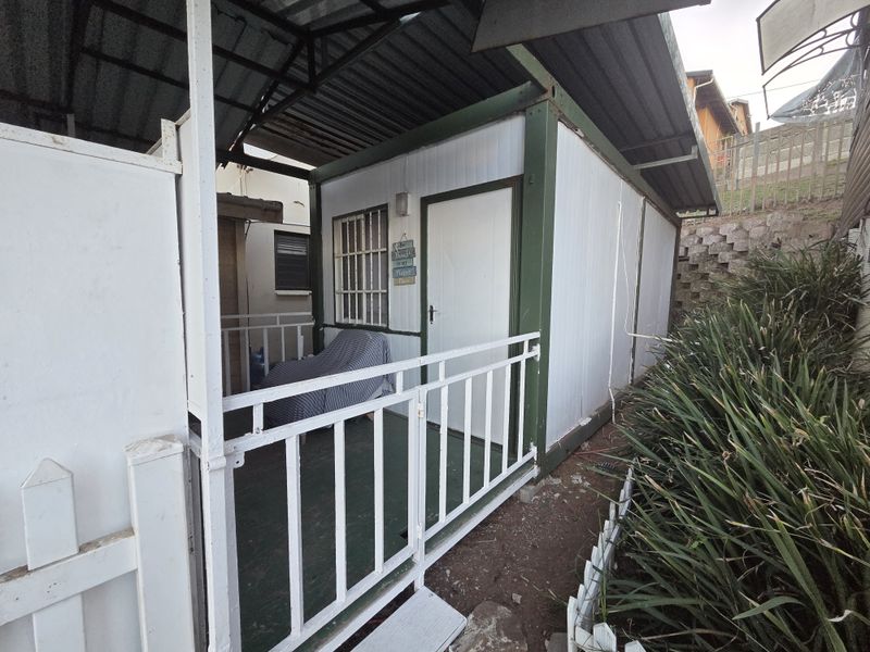 Charming Studio Apartment With Ocean Views - Photo 1