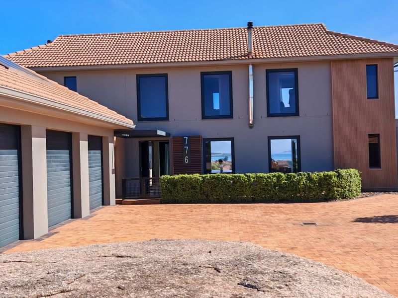 A Landmark Residence with Unrivalled Views in Langebaan Country Estate - Photo 2