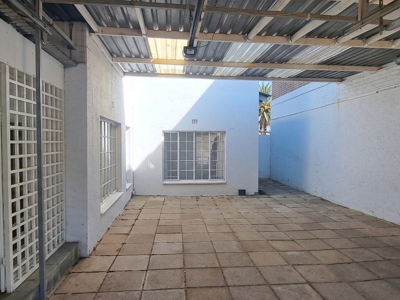 Safe Cozy 3 Bed 1 Bath House With Secure Parking In Quiet Side Of Maraisburg - Photo 3