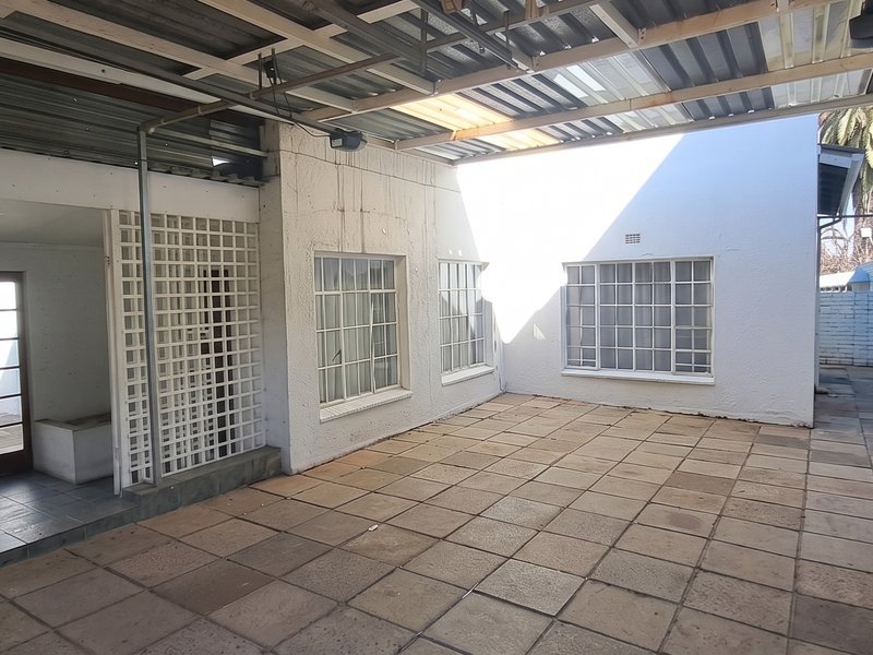 Safe Cozy 3 Bed 1 Bath House With Secure Parking In Quiet Side Of Maraisburg - Photo 4