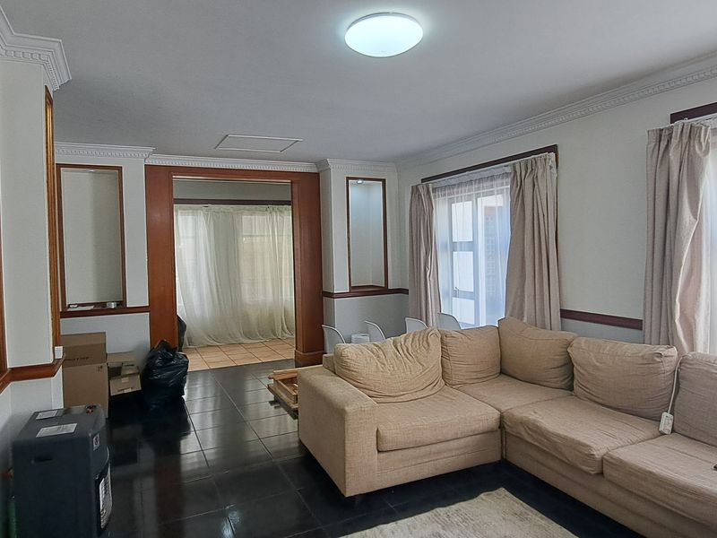 Safe Cozy 3 Bed 1 Bath House With Secure Parking In Quiet Side Of Maraisburg - Photo 8