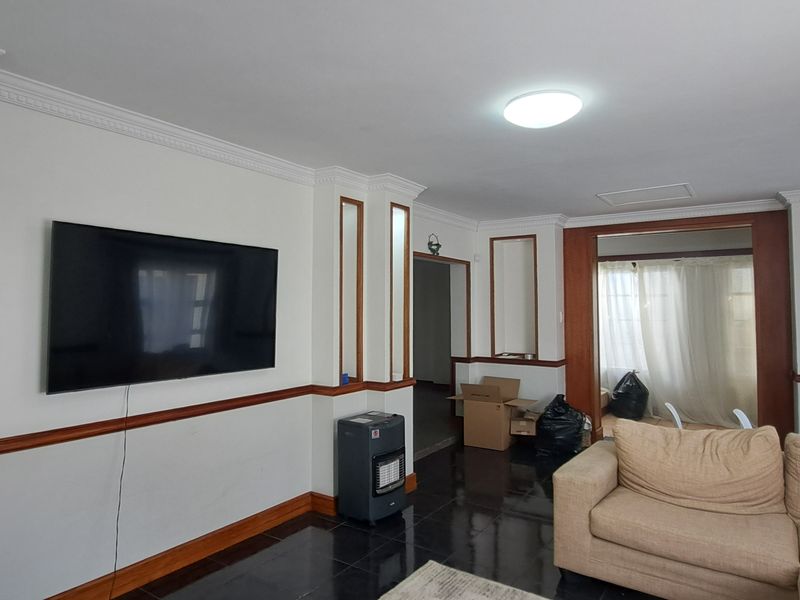 Safe Cozy 3 Bed 1 Bath House With Secure Parking In Quiet Side Of Maraisburg - Photo 7