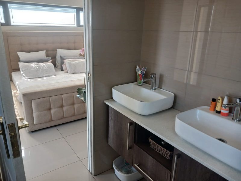Stunning 3-bedroom house for sale in Zambezi Manor Lifestyle Estate, Pretoria - your dream home! - Photo 3