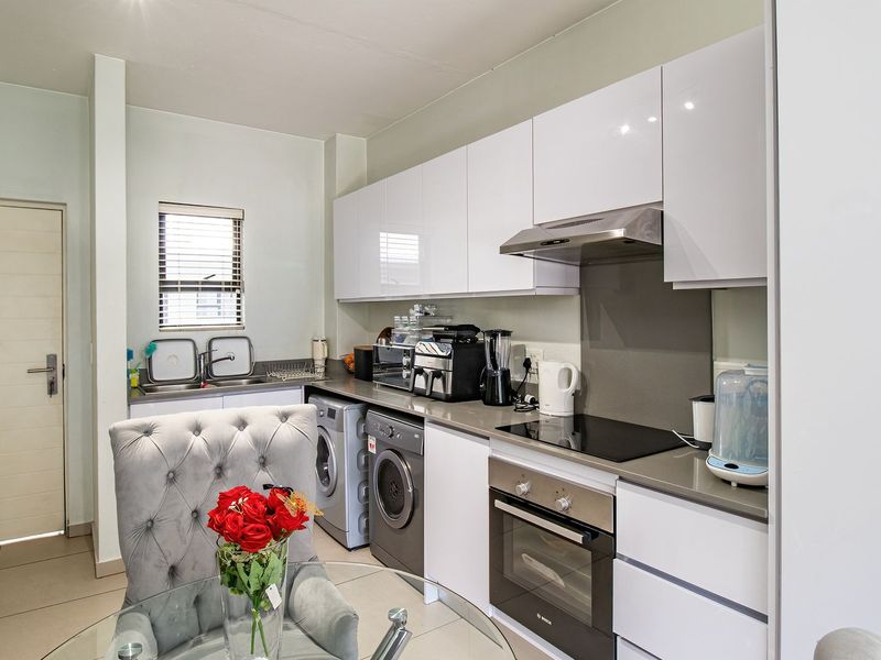 Modern 3 Bed, 2 Bath Unit for Sale in Isabel Estate, North Riding - Photo 2