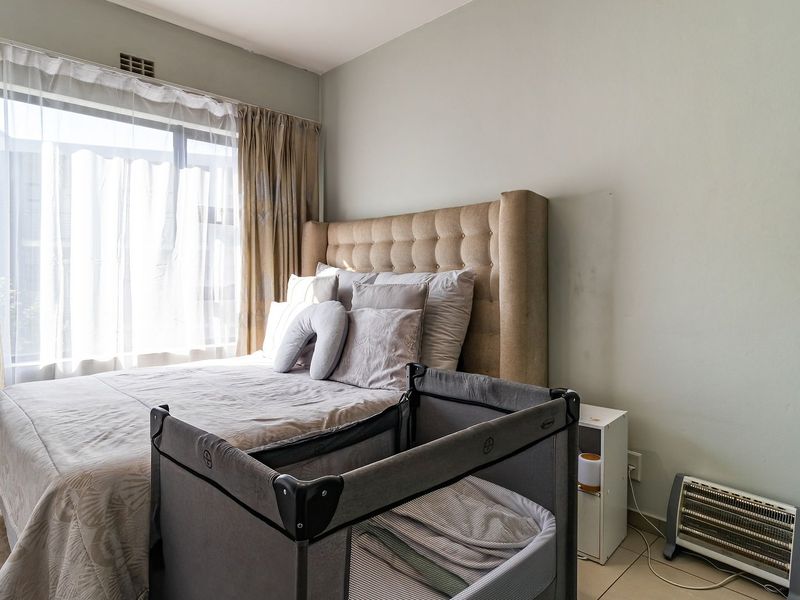 Modern 3 Bed, 2 Bath Unit for Sale in Isabel Estate, North Riding - Photo 10