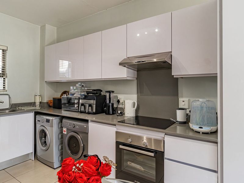 Modern 3 Bed, 2 Bath Unit for Sale in Isabel Estate, North Riding - Photo 3