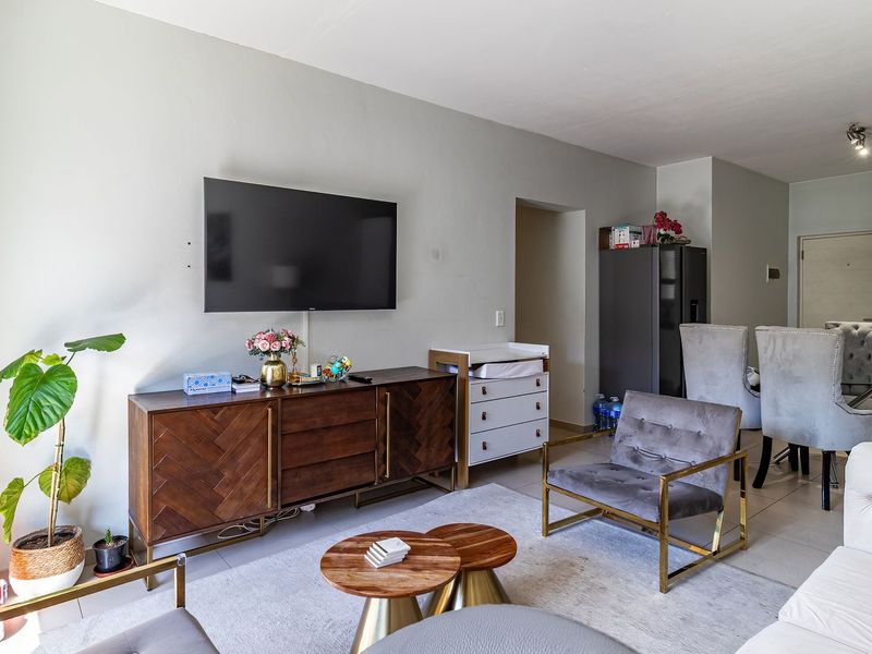 Modern 3 Bed, 2 Bath Unit for Sale in Isabel Estate, North Riding - Photo 8