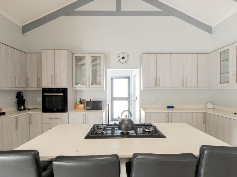 Charming 3-bedroom house for rent in Atlantic Shores Beachfront Estate, Velddrif – your coastal ret - Photo 5